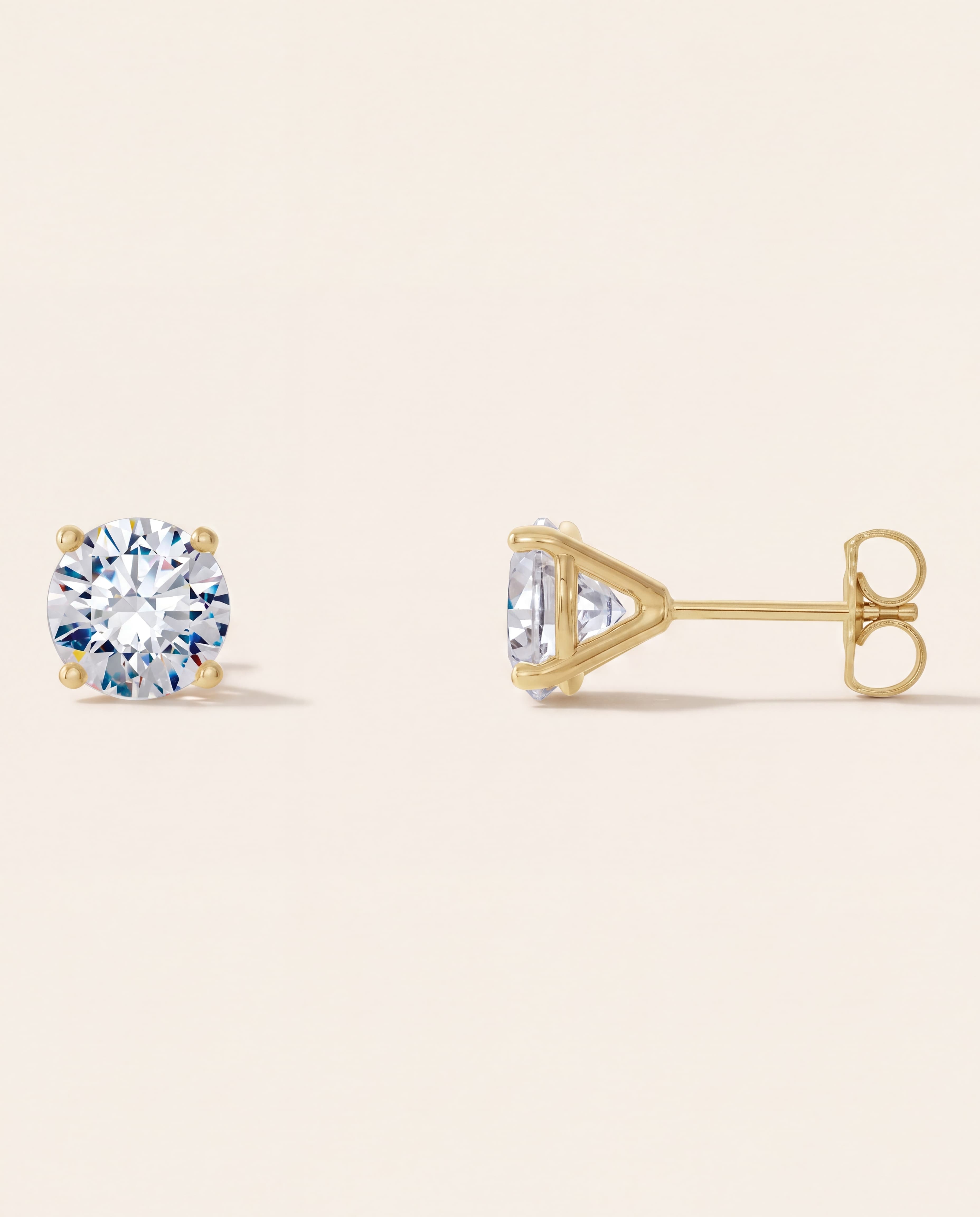 Classic Round Stud Earrings in yellow gold