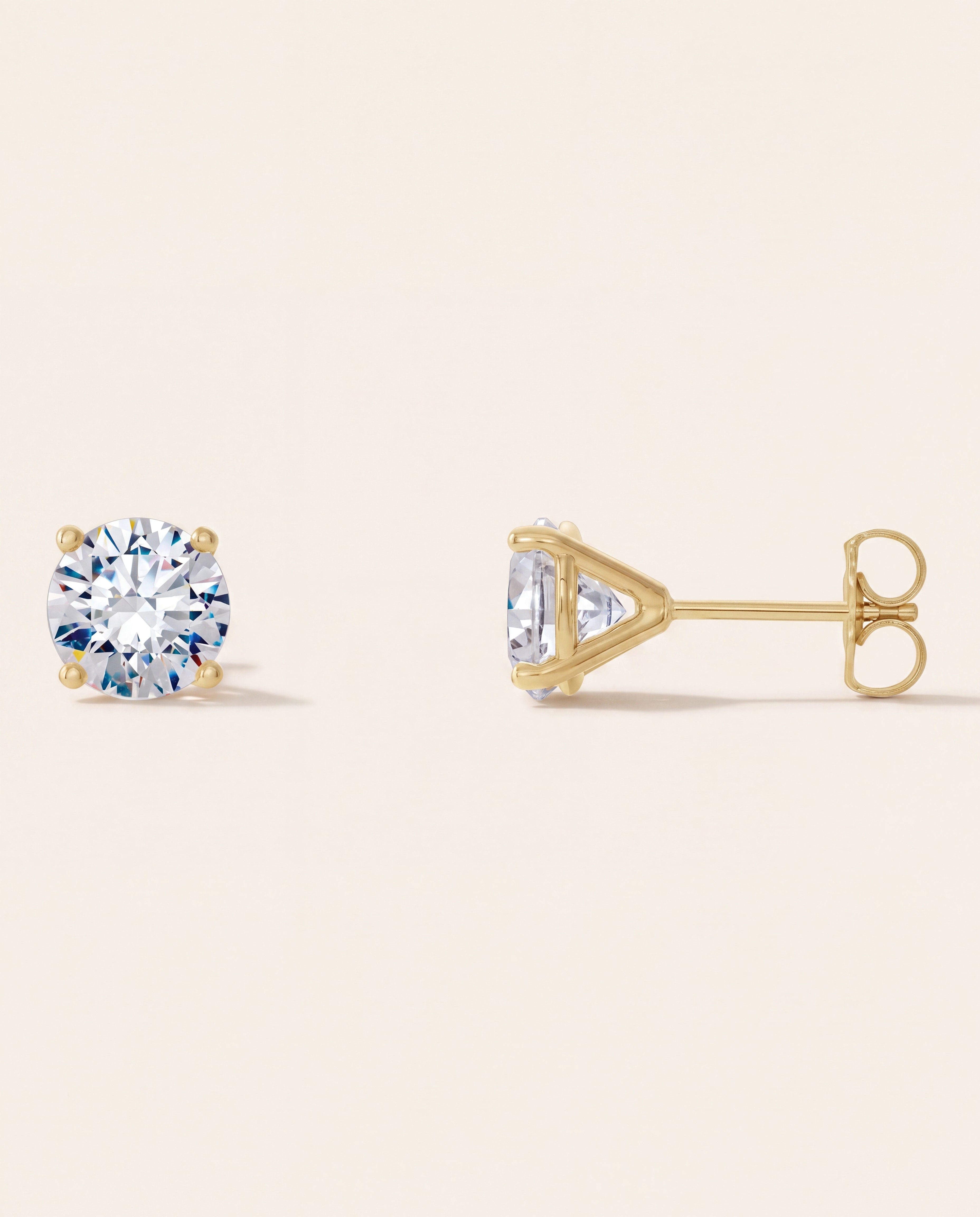 Classic Round Stud Earrings in yellow gold