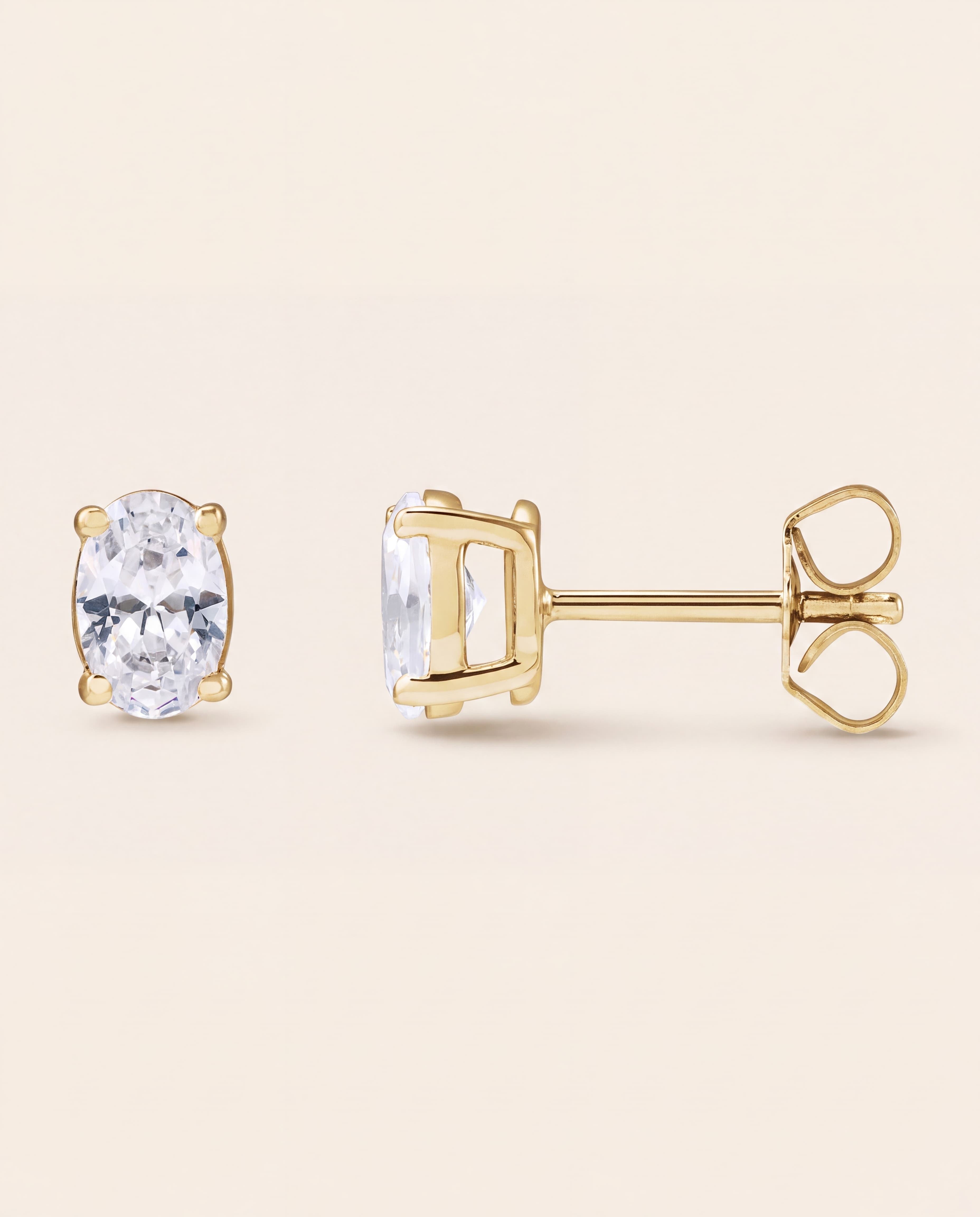 Oval Stud Earrings in yellow gold