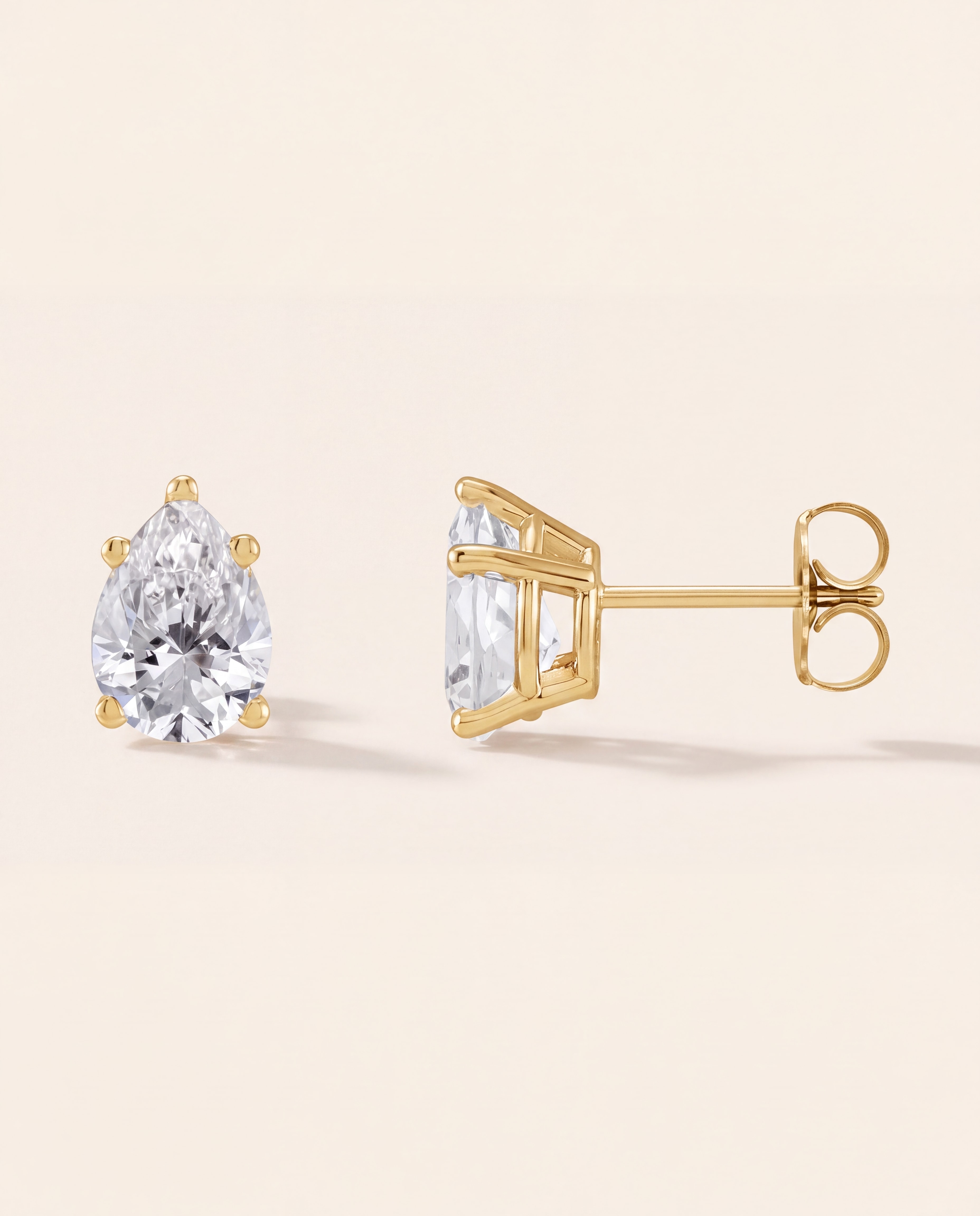 Pear Stud Earrings in yellow gold