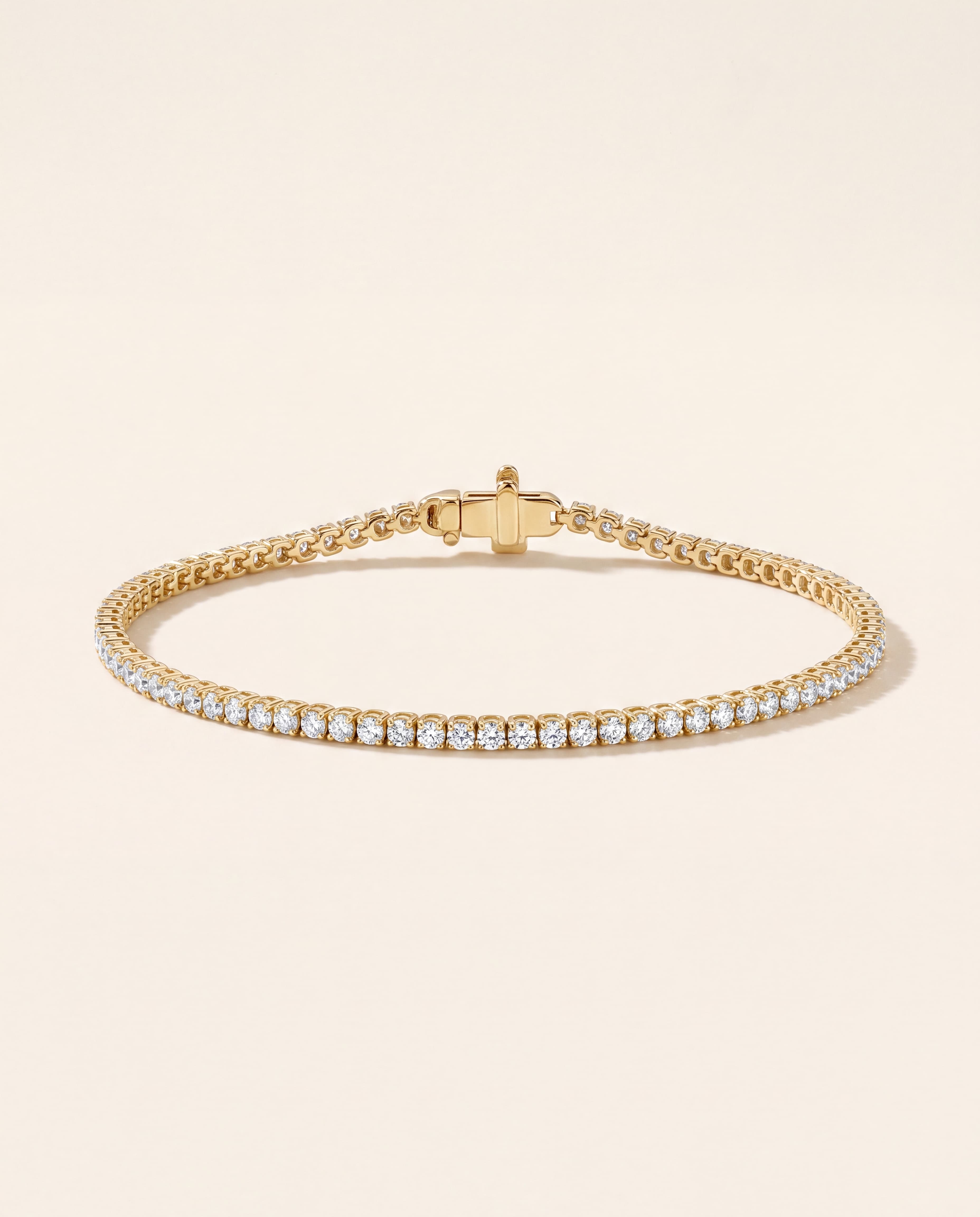 The Gabriella Line in yellow gold
