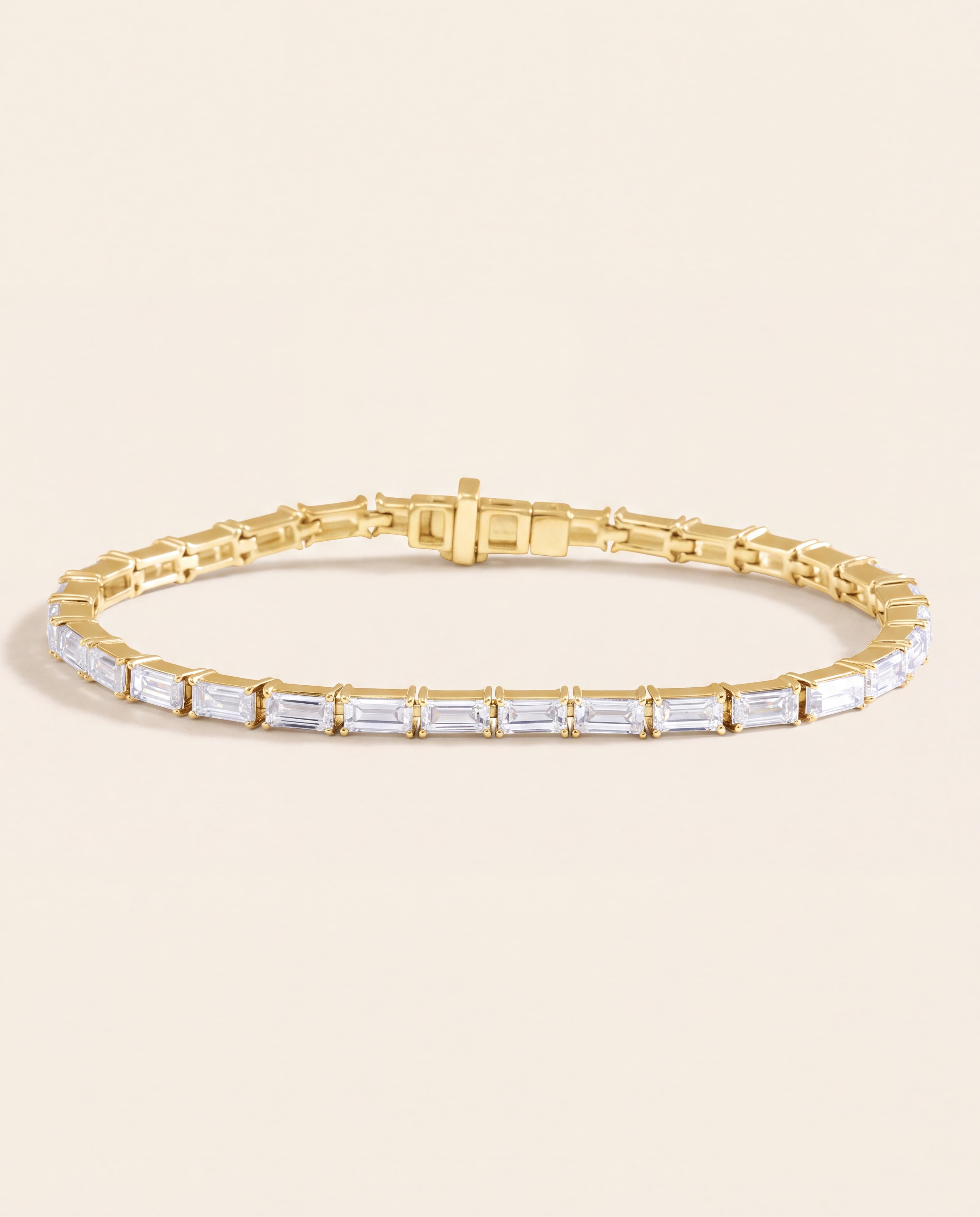 Baguette Line Bracelet in yellow gold