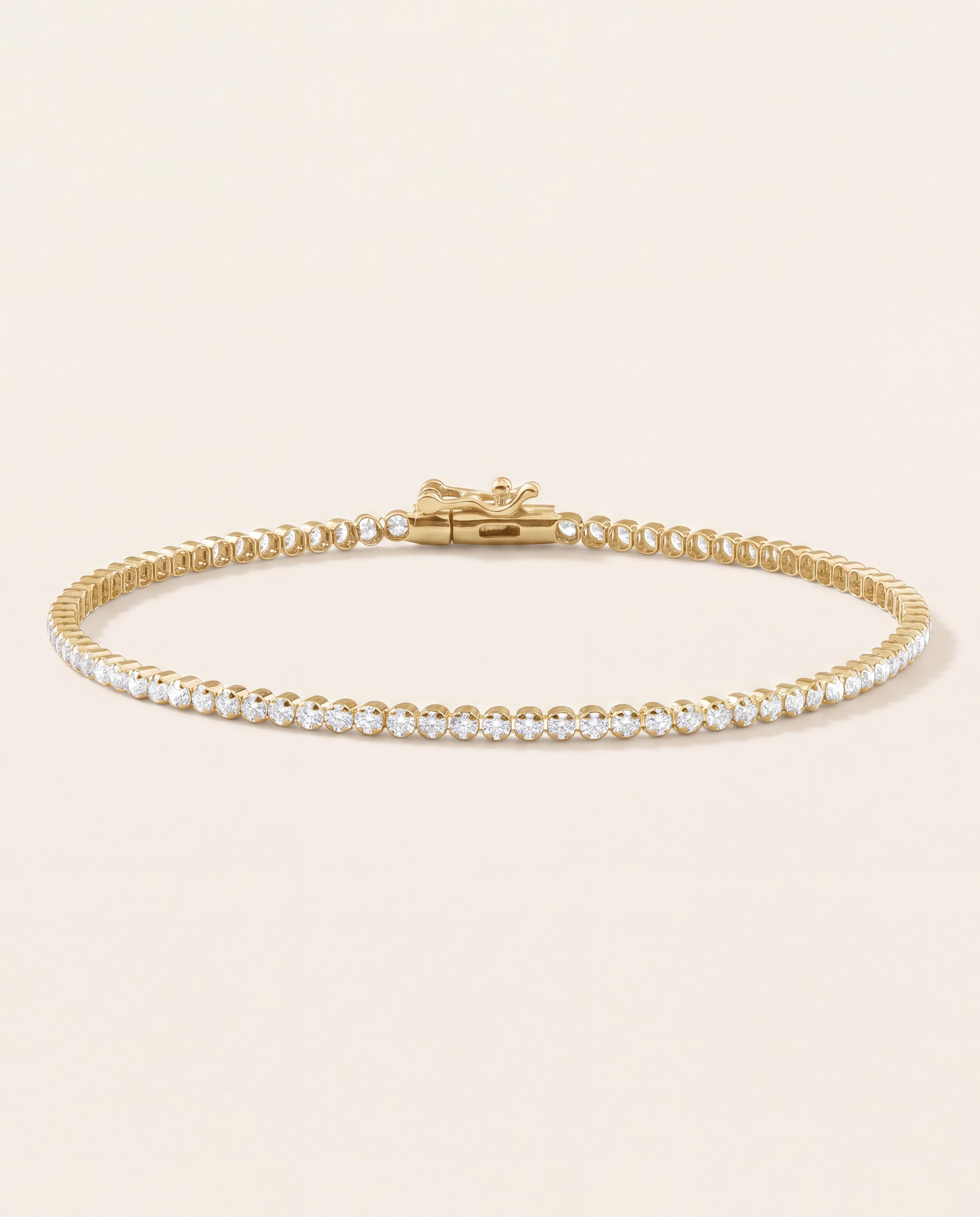 Delicate Line Bracelet in yellow gold